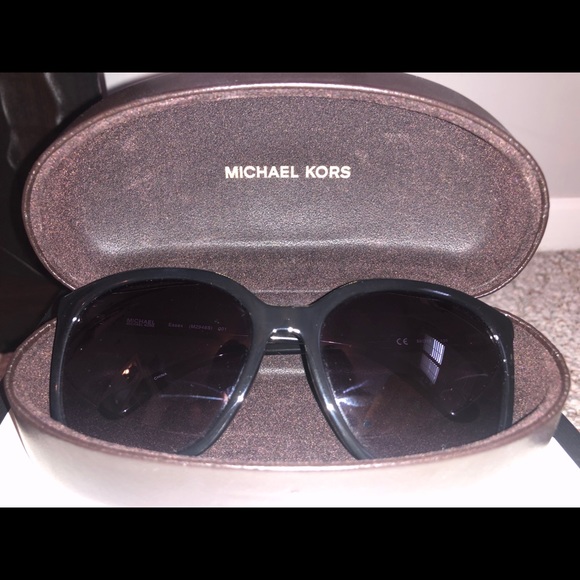 Michael Kors all black sunglasses - Picture 1 of 3